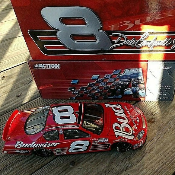HOST PICK Action 2003 Dale Earnhardt Jr.'s Budweiser Monte Carlo 1:24 Diecast - Picture 1 of 10